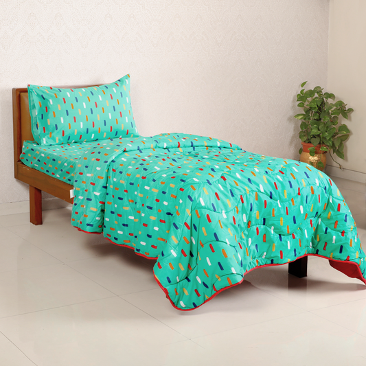 Stroke Green and Red Printed Comforter